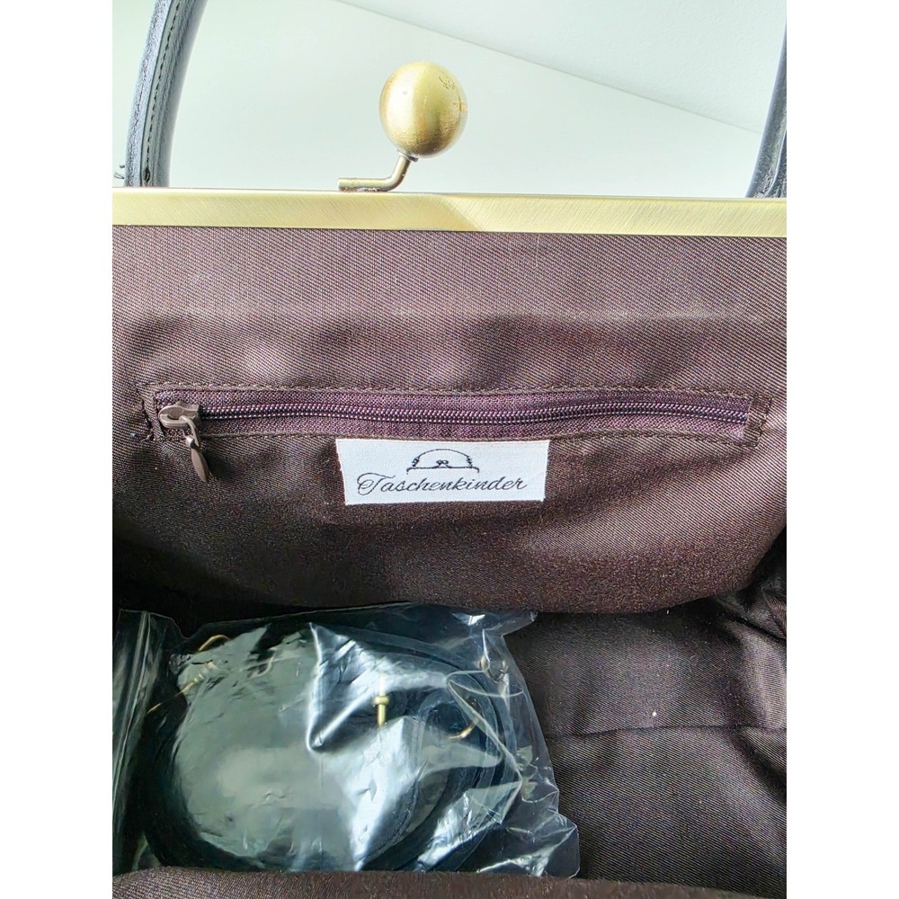 "Sophie" Retro Leather Kisslock Handbag in black by Taschenkinder - Picture 6 of 8